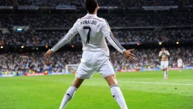 齐达内退役生活：足球巨星的多彩人生与慈善情怀